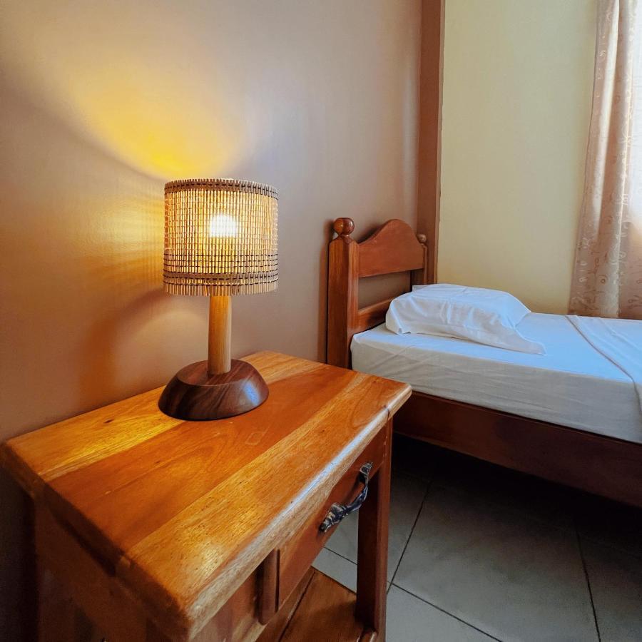 Balayong Pension Puerto Princesa Buitenkant foto